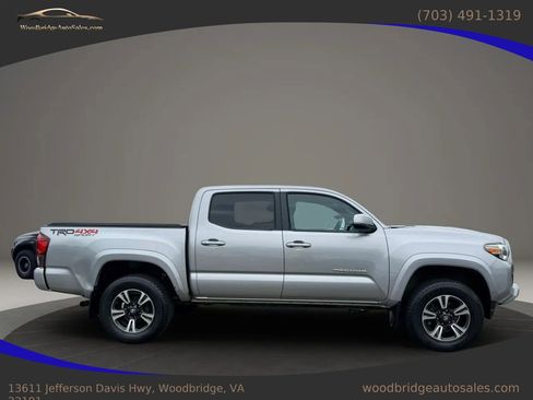 Used 2019 Toyota Tacoma TRD Sport AWD/4WD image 2