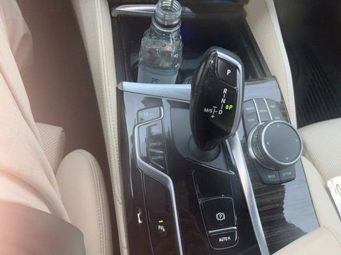 Used 2021 BMW 530i xDrive w/ M Sport Package image 6