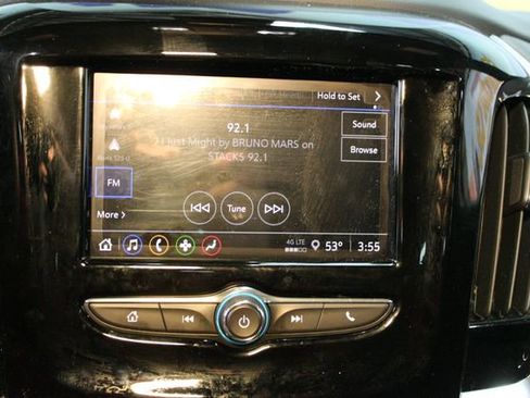 Used 2023 Chevrolet Traverse LT image 26