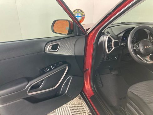 Used 2022 Kia Soul LX w/ Technology Package image 12