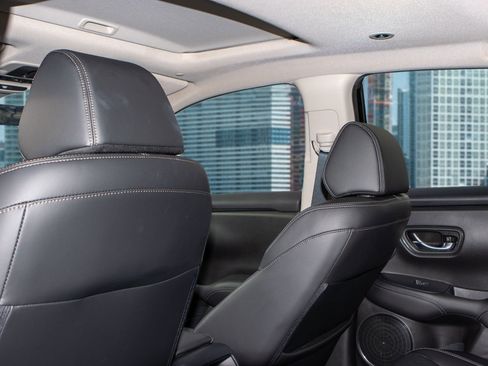 Certified 2023 Honda HR-V EX-L image 12