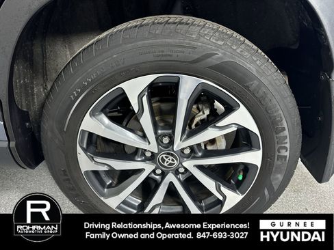 Used 2022 Toyota Corolla Cross XLE image 5