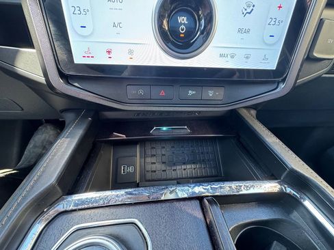 Used 2022 Ford Expedition Platinum AWD/4WD image 23