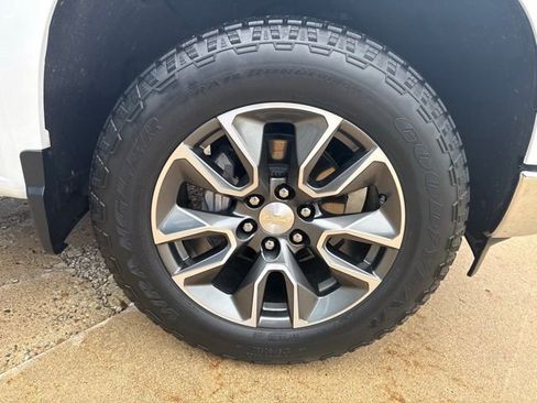 Used 2023 Chevrolet Silverado 1500 LT AWD/4WD image 12