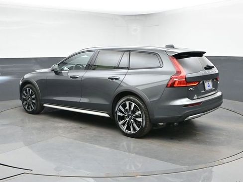 New 2026 Volvo V60 B5 Cross Country Ultra w/ Protection Package Premier AWD/4WD image 7