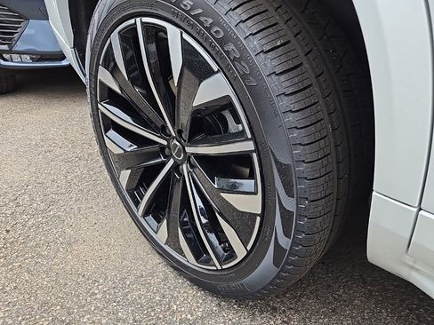 New 2026 Volvo XC90 T8 Plus image 9