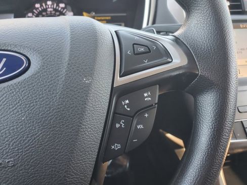 Used 2019 Ford Fusion SE image 18