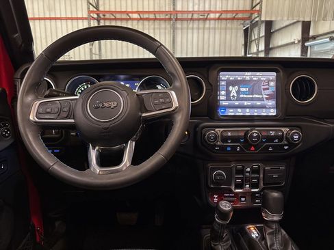 Used 2023 Jeep Wrangler Unlimited Rubicon 4xe image 27