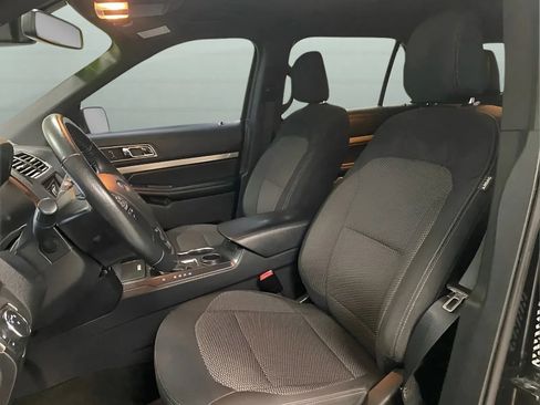 Used 2018 Ford Explorer XLT w/ Equipment Group 201A FWD image 9