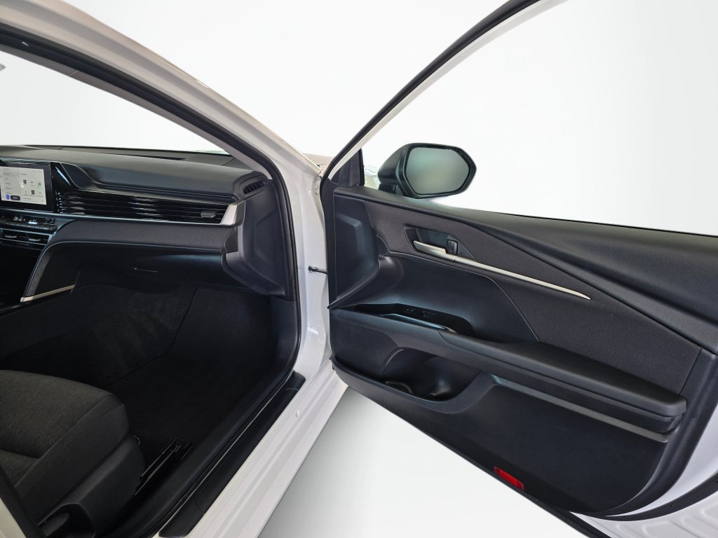 Used 2025 Toyota Camry LE w/ Convenience Package FWD image 41