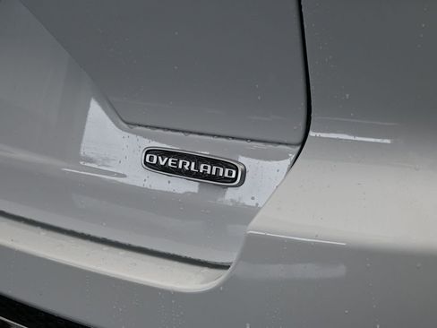 Used 2024 Jeep Grand Cherokee Overland w/ Luxury Tech Group IV image 23