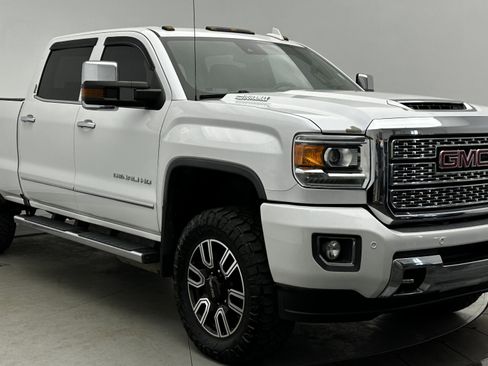 Used 2019 GMC Sierra 3500 Denali w/ Duramax Plus Package image 3