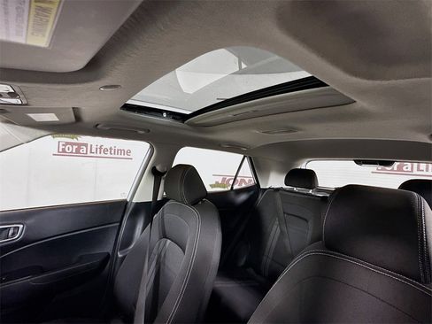 Certified 2025 Hyundai Venue SEL image 11