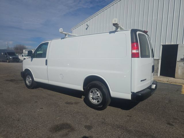 Used 2017 Chevrolet Express 2500 RWD image 5