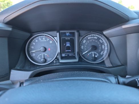 Used 2019 Toyota Tacoma TRD Off-Road AWD/4WD image 10