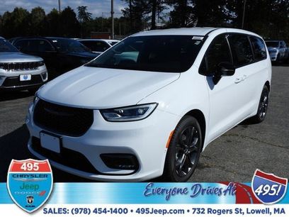 New 2026 Chrysler Pacifica Select