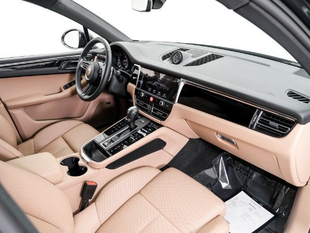 Certified 2026 Porsche Macan AWD/4WD image 24