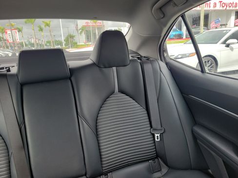 Used 2019 Toyota Camry SE image 22