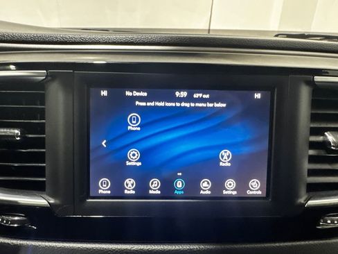 Used 2020 Chrysler Pacifica Touring-L image 30