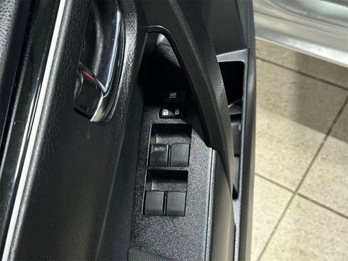 Used 2019 Toyota Corolla LE image 22