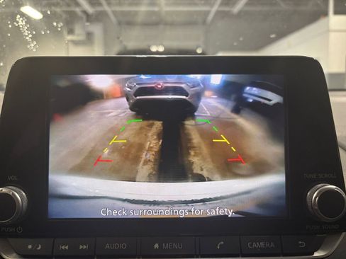 Used 2025 Nissan Altima 2.5 SV image 17