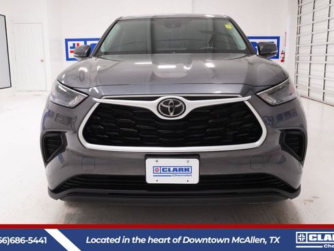 Used 2022 Toyota Highlander L FWD image 2
