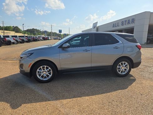 Used 2024 Chevrolet Equinox LT image 2