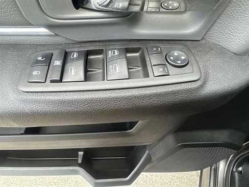 Used 2022 RAM 1500 Classic SLT image 15