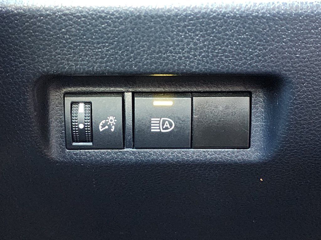Used 2022 Toyota RAV4 XLE FWD image 32