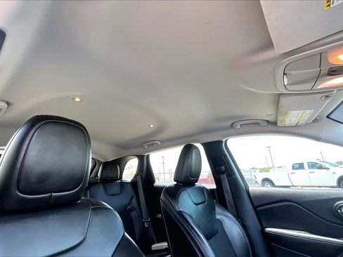 Used 2021 Jeep Cherokee Latitude Plus image 28