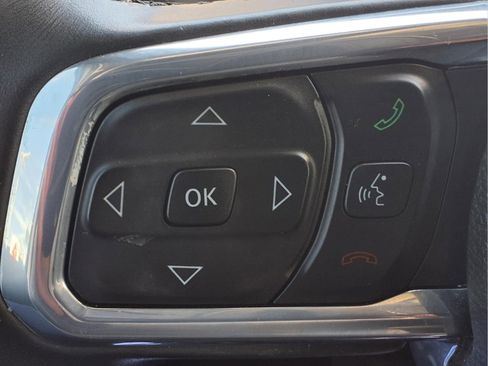 Used 2022 Jeep Wrangler Unlimited Sahara AWD/4WD image 16