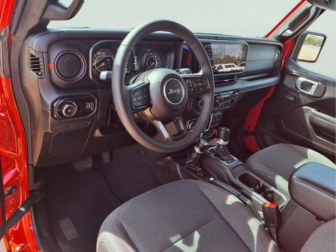 Used 2025 Jeep Wrangler Unlimited Rubicon AWD/4WD image 10