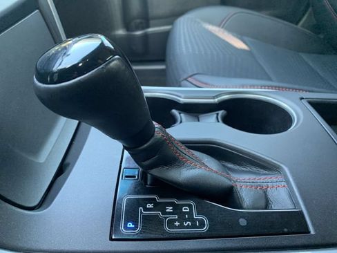 Used 2015 Toyota Camry SE w/ Moonroof Package FWD image 25