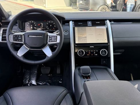 New 2025 Land Rover Discovery S image 25