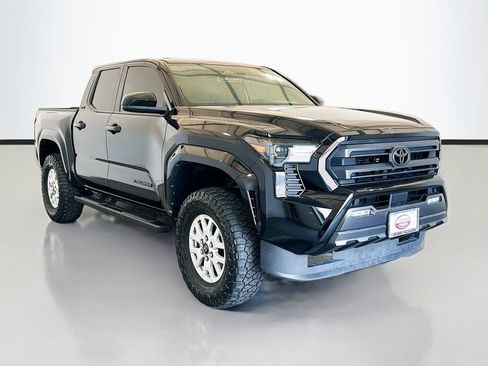 Used 2025 Toyota Tacoma SR5 AWD/4WD image 3