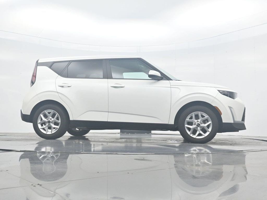 Used 2023 Kia Soul LX w/ Option Group 015 FWD image 28