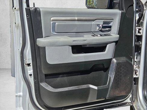 Used 2019 RAM 1500 Classic SLT AWD/4WD image 10