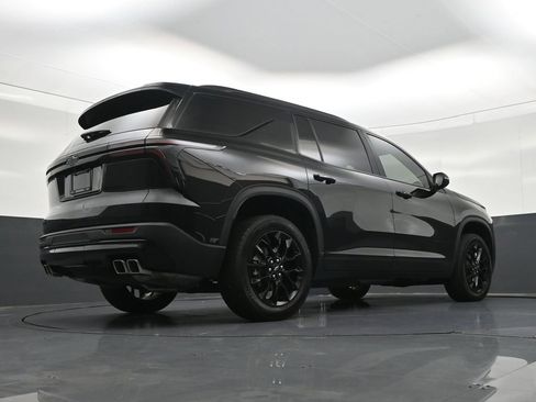 Used 2023 Chevrolet Traverse LT FWD image 26