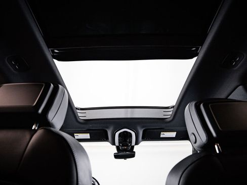 Certified 2026 Porsche Macan S AWD/4WD image 30