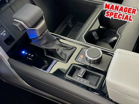 Used 2025 Toyota Tundra Limited AWD/4WD image 19
