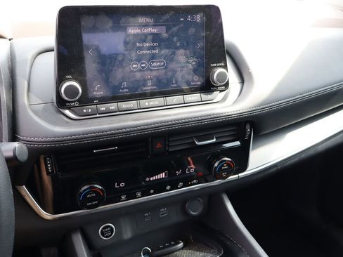 Used 2022 Nissan Rogue SV FWD image 6
