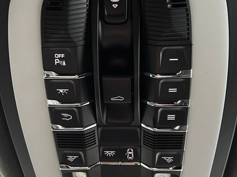 Used 2022 Porsche Macan S AWD/4WD image 30