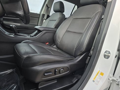 Used 2019 GMC Acadia SLT w/ LPO, Floor Liner Package image 27