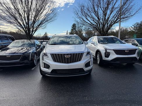 Used 2021 Cadillac XT5 Premium Luxury image 2