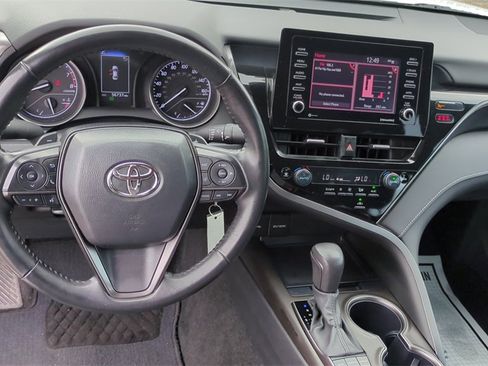 Used 2024 Toyota Camry SE image 16