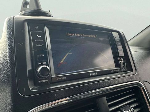 Used 2019 Dodge Grand Caravan SXT FWD image 32