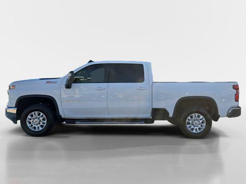 Used 2025 Chevrolet Silverado 2500 LT AWD/4WD image 2