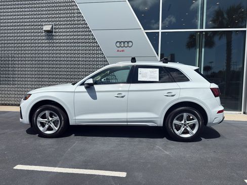 Used 2023 Audi Q5 2.0T Premium w/ Convenience Package AWD/4WD image 3