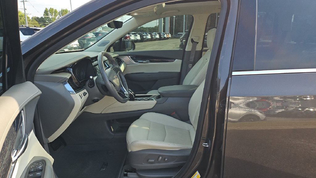 Used 2020 Cadillac XT6 Premium Luxury AWD/4WD image 4