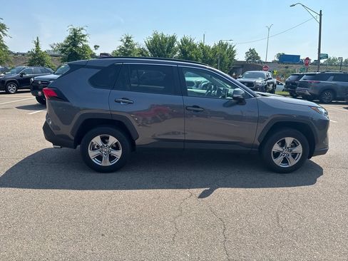 Used 2025 Toyota RAV4 XLE AWD/4WD image 9